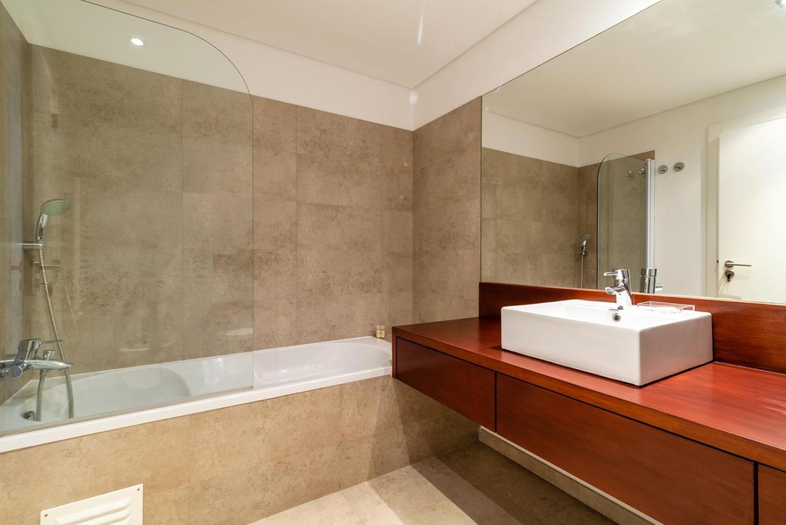 Apartamento Guestready - Alges Apt With Stunning Rooftop Pool Exterior foto