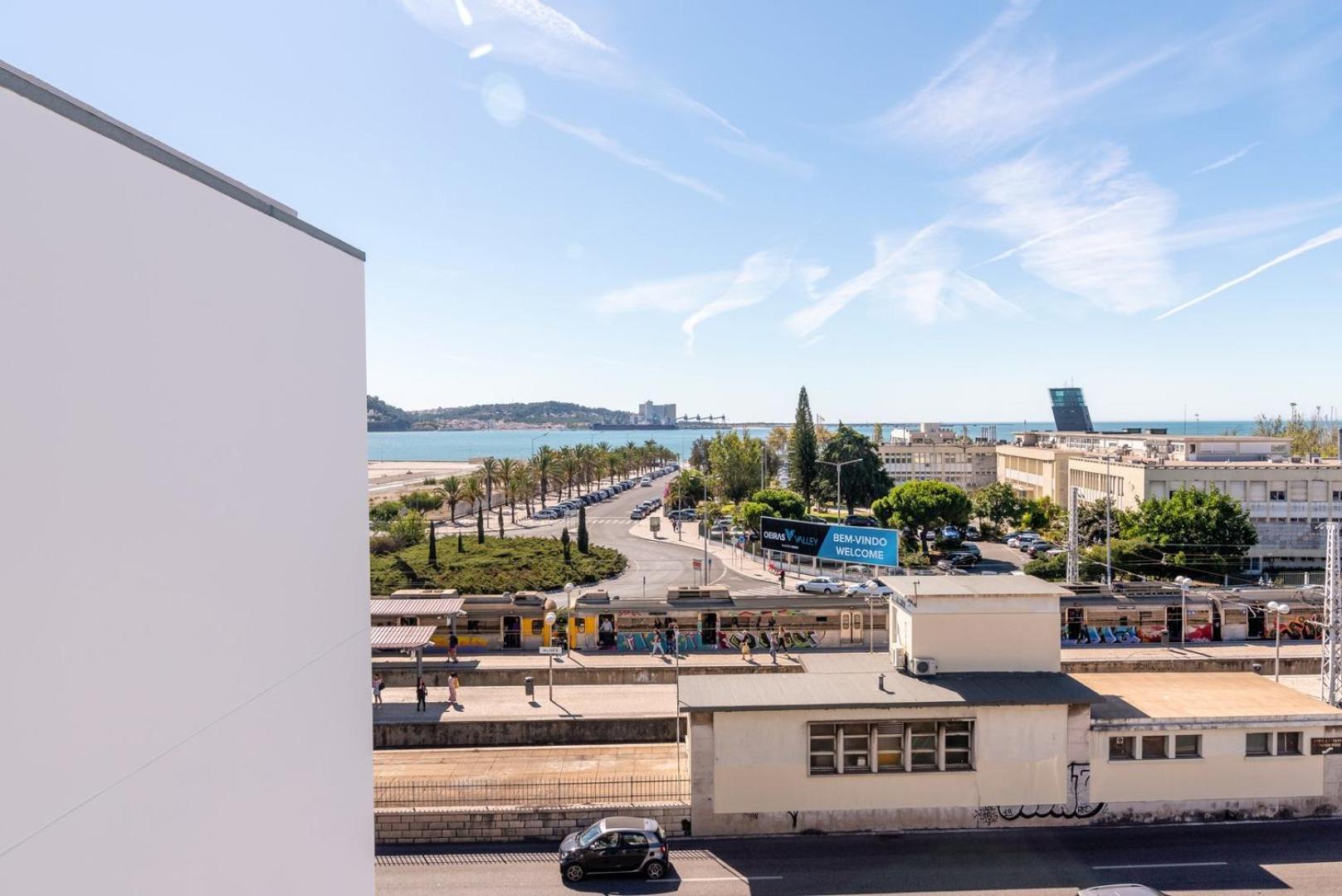 Apartamento Guestready - Alges Apt With Stunning Rooftop Pool Exterior foto